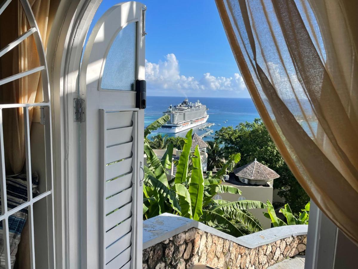 Hummingbird Retreat - Luxury Oceanview Apt, 7-Minute Walk To Beach Ocho Rios Buitenkant foto