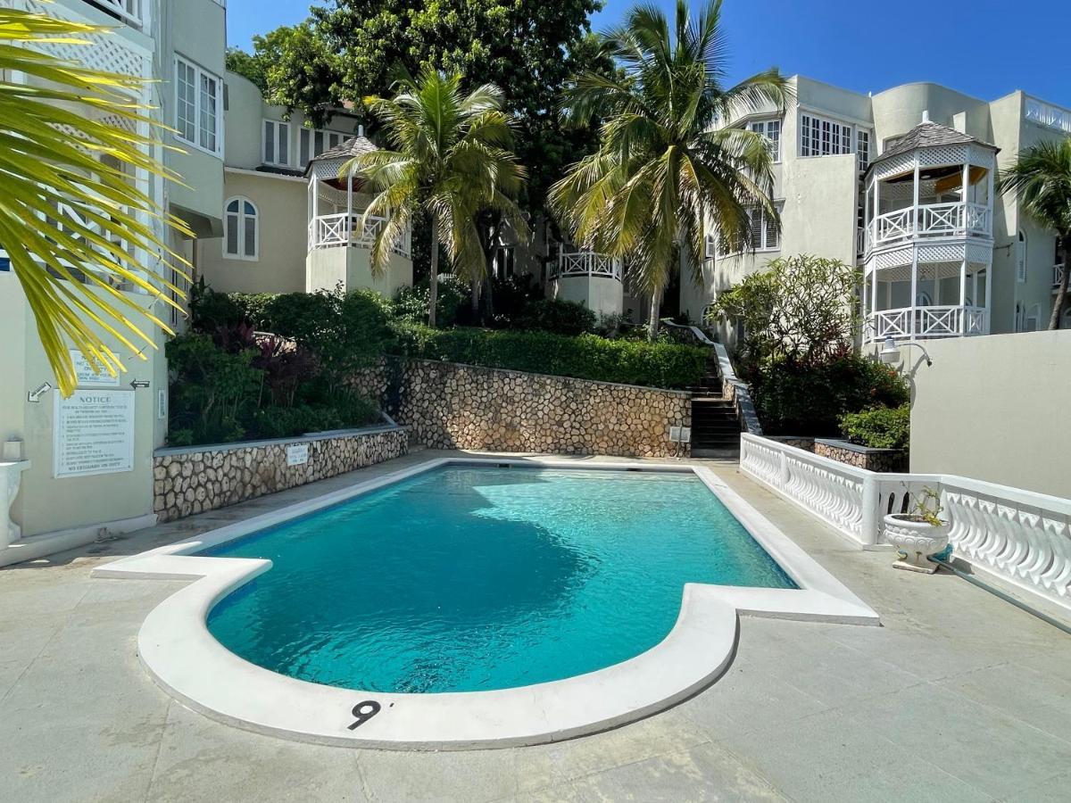 Hummingbird Retreat - Luxury Oceanview Apt, 7-Minute Walk To Beach Ocho Rios Buitenkant foto